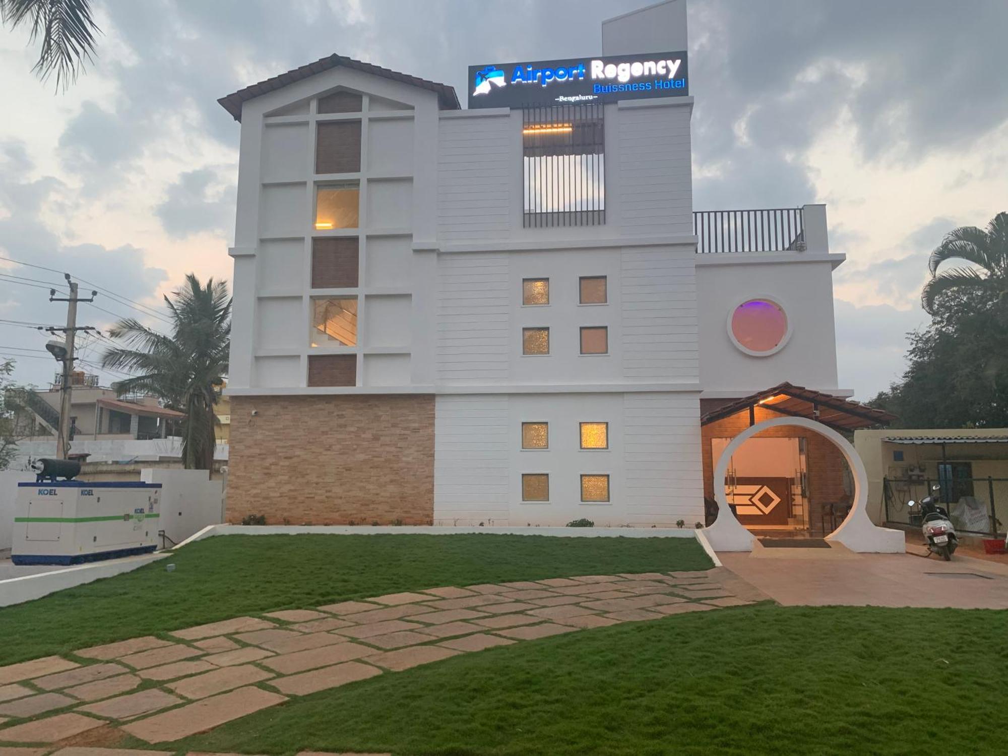 Отель Airport Regency Devanahalli Экстерьер фото